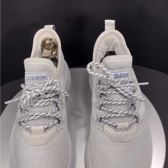 Adidas White Sneakers size 9.5 pre
Owned good condition